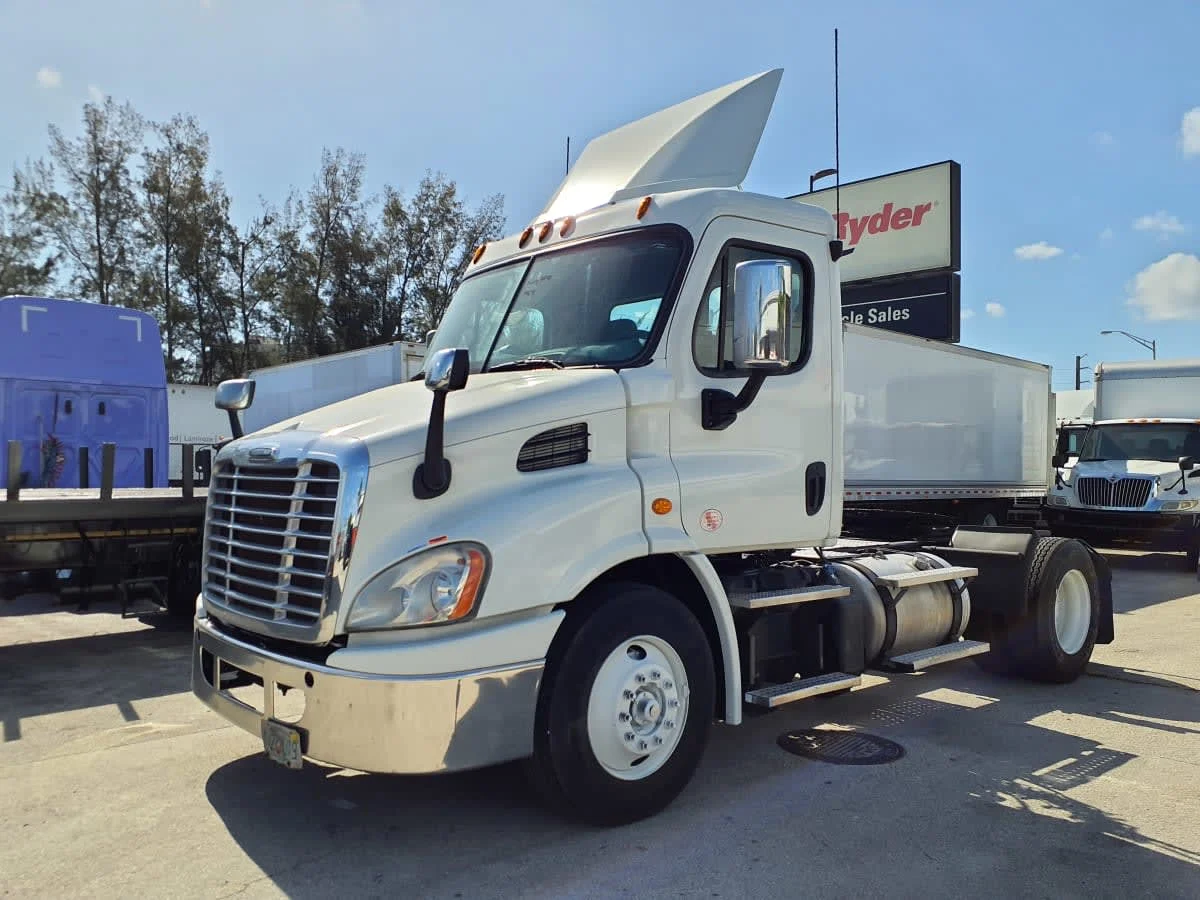 2018 Freightliner Cascadia in Miami, FL
