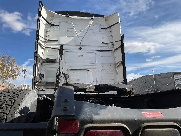 2022 Volvo VNL 760 - image 6