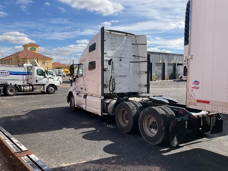 2022 Volvo VNL 760 - image 5