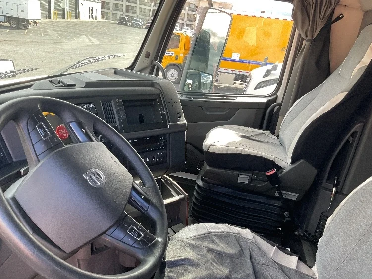 2022 Volvo VNL 760 - image 10