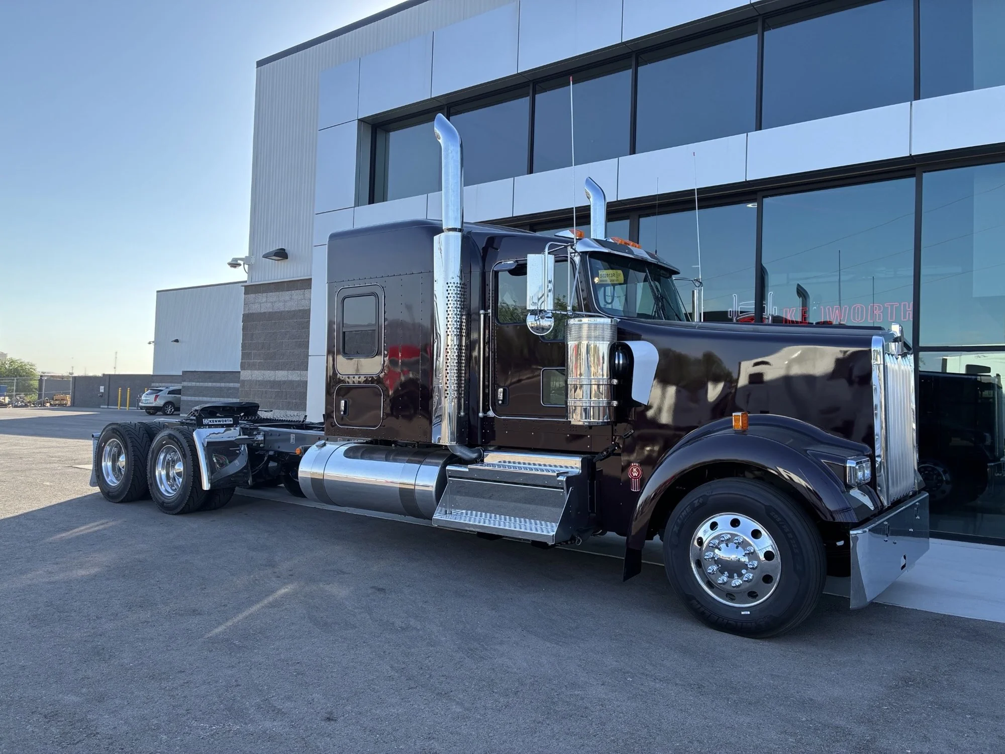 2027 Kenworth W900