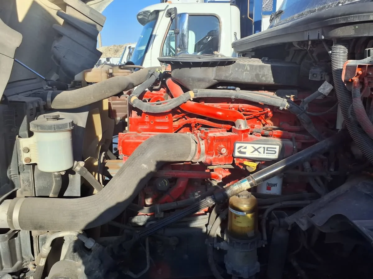 2019 International LT in Taylor, MI — photo 8