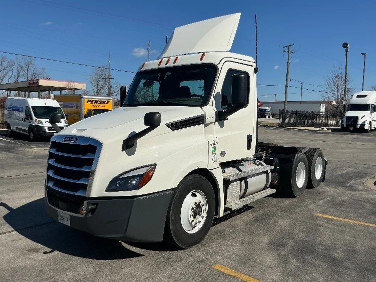 2020 Freightliner Cascadia - image 3