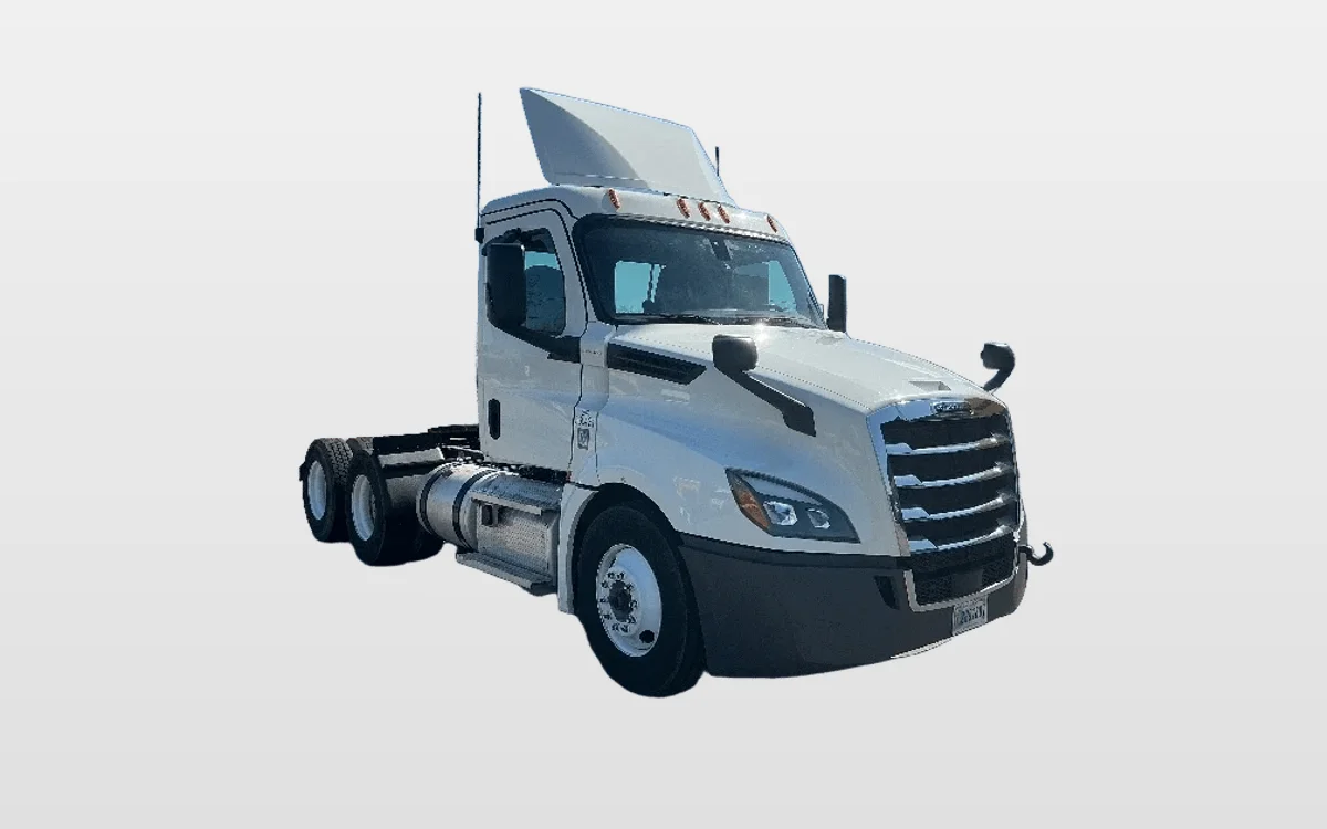 2020 Freightliner Cascadia - image 1