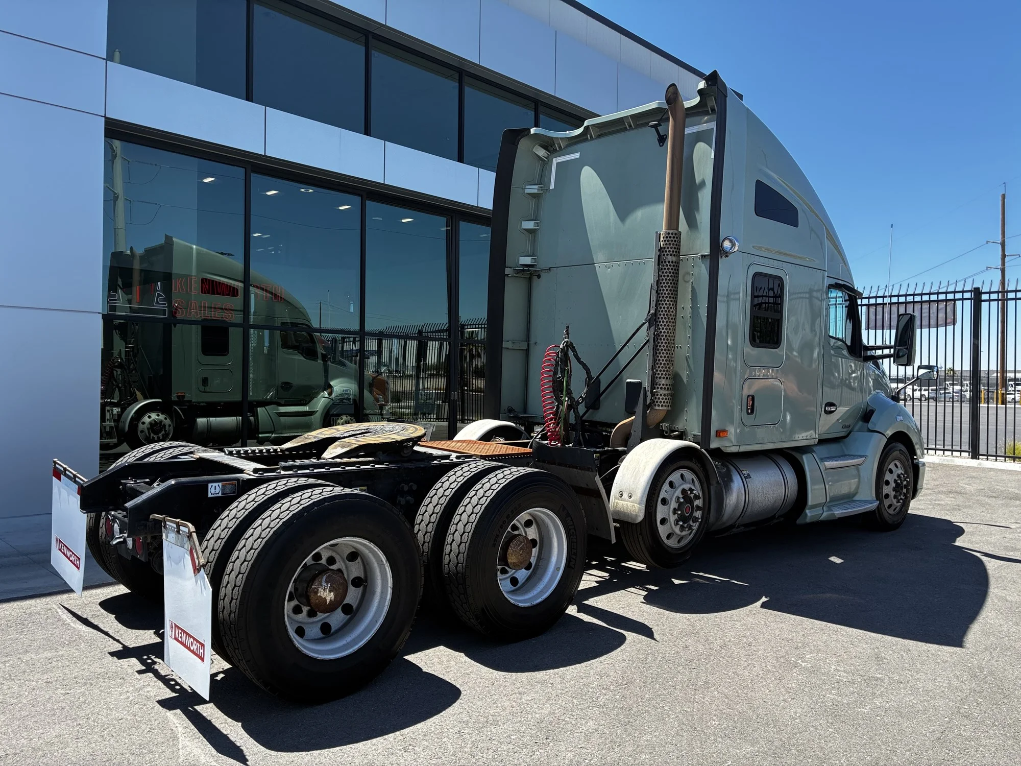 2021 Kenworth T680 in Las Vegas, NV — photo 3
