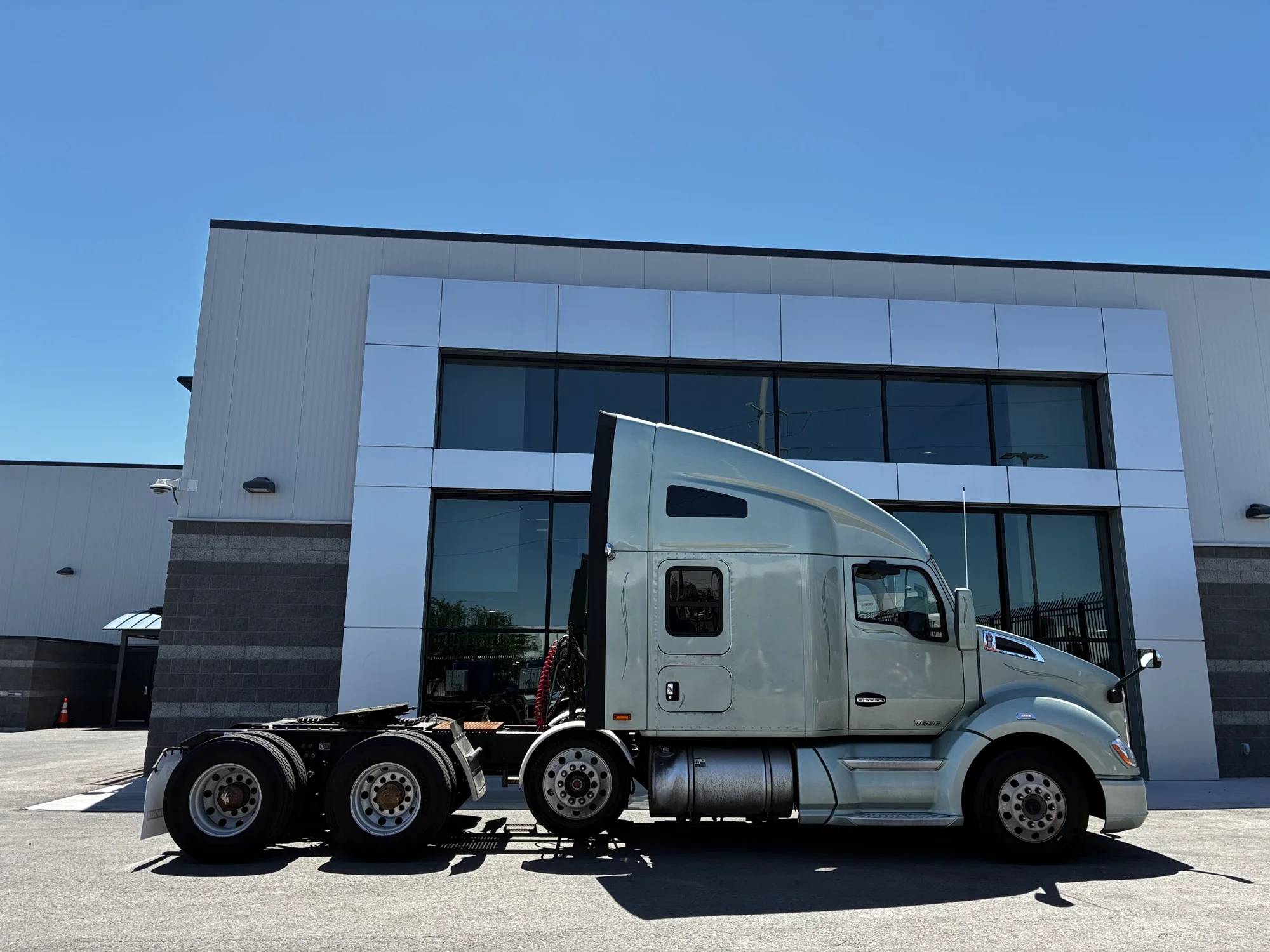 2021 Kenworth T680 in Las Vegas, NV — photo 2