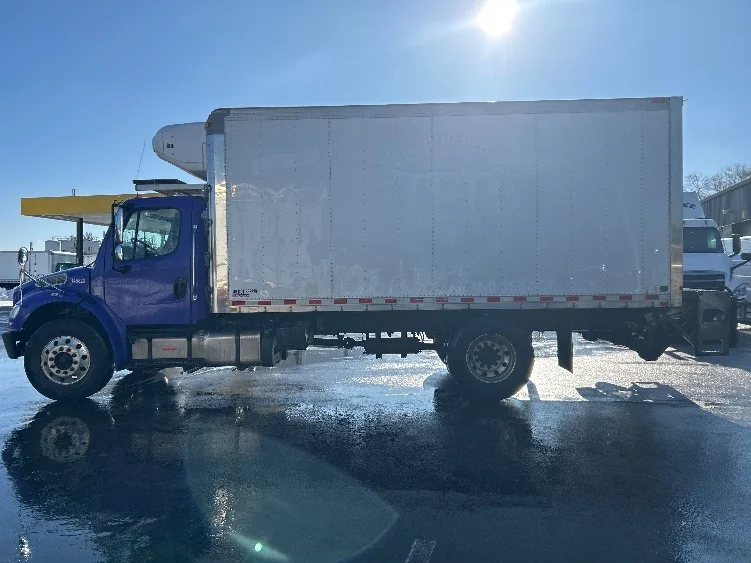 2016 Freightliner M2 106 - image 4