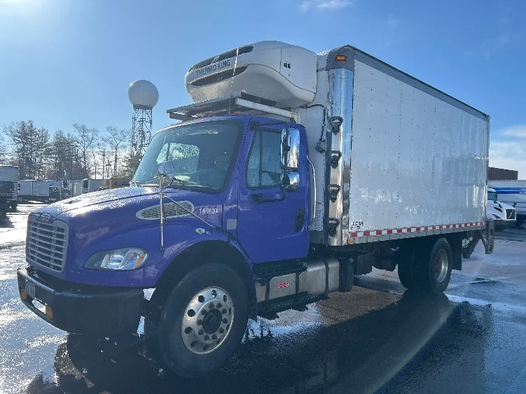 2016 Freightliner M2 106 - image 3