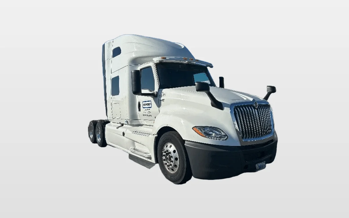 2022 International LT - image 1