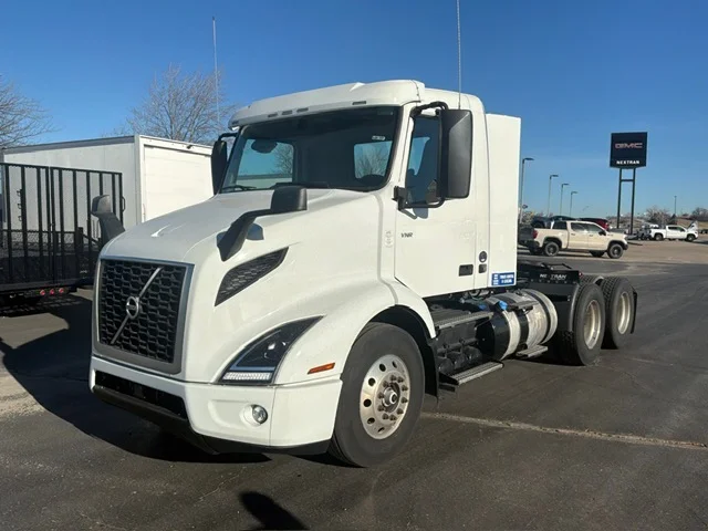 2023 Volvo VNR 640 in Kansas City, MO