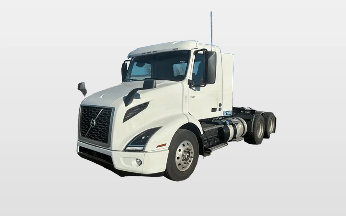 2023 Volvo VNR 640 - image 1