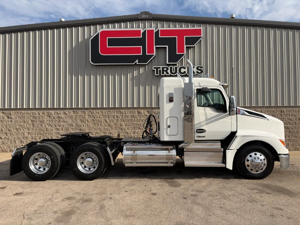 2027 Kenworth T680 - image 4