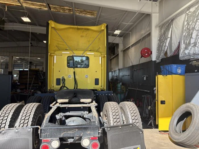 2021 Peterbilt 579 in Charlotte, NC — photo 4