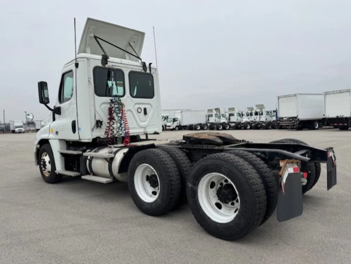 2019 Freightliner Cascadia in Clarksville, IN — photo 6