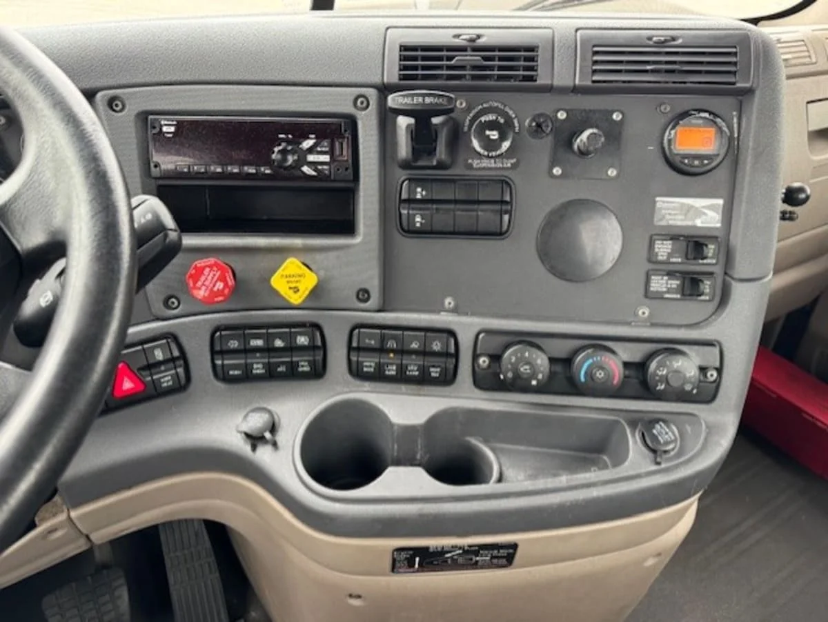 2019 Freightliner Cascadia in Clarksville, IN — photo 12