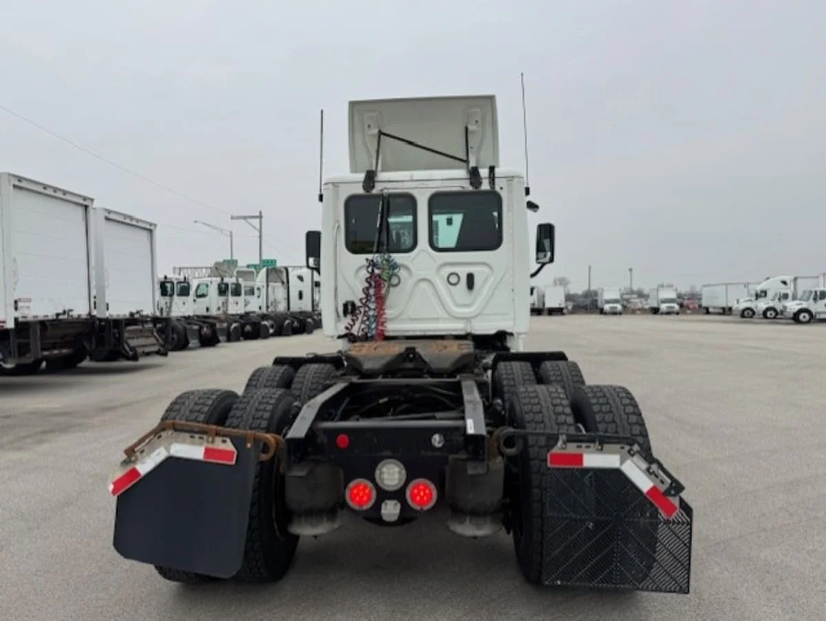 2019 Freightliner Cascadia in Clarksville, IN — photo 5