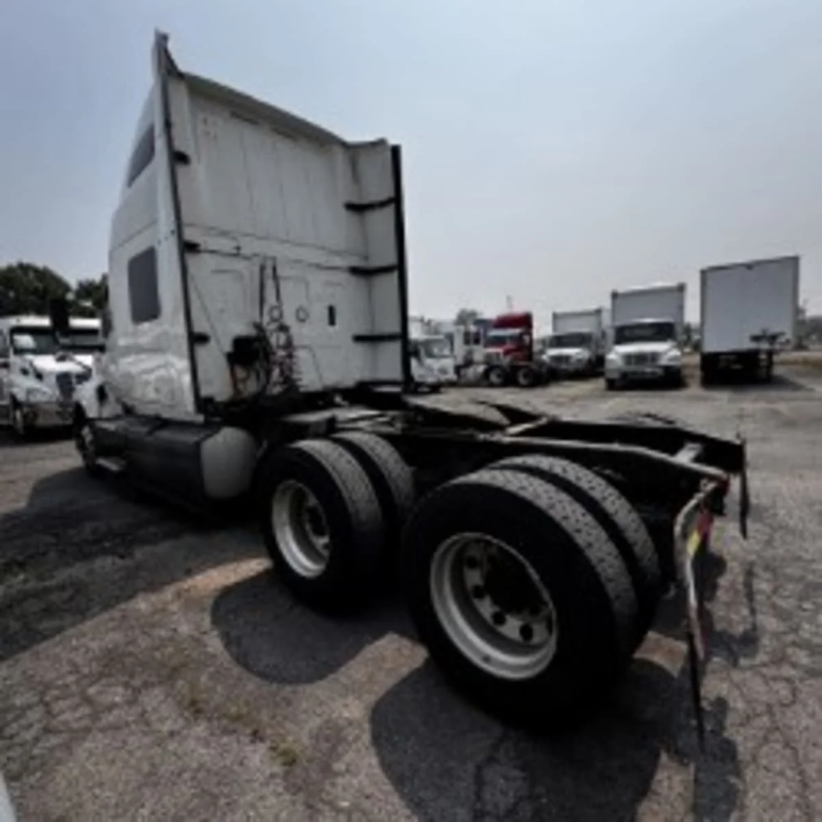 2019 International LT - image 6