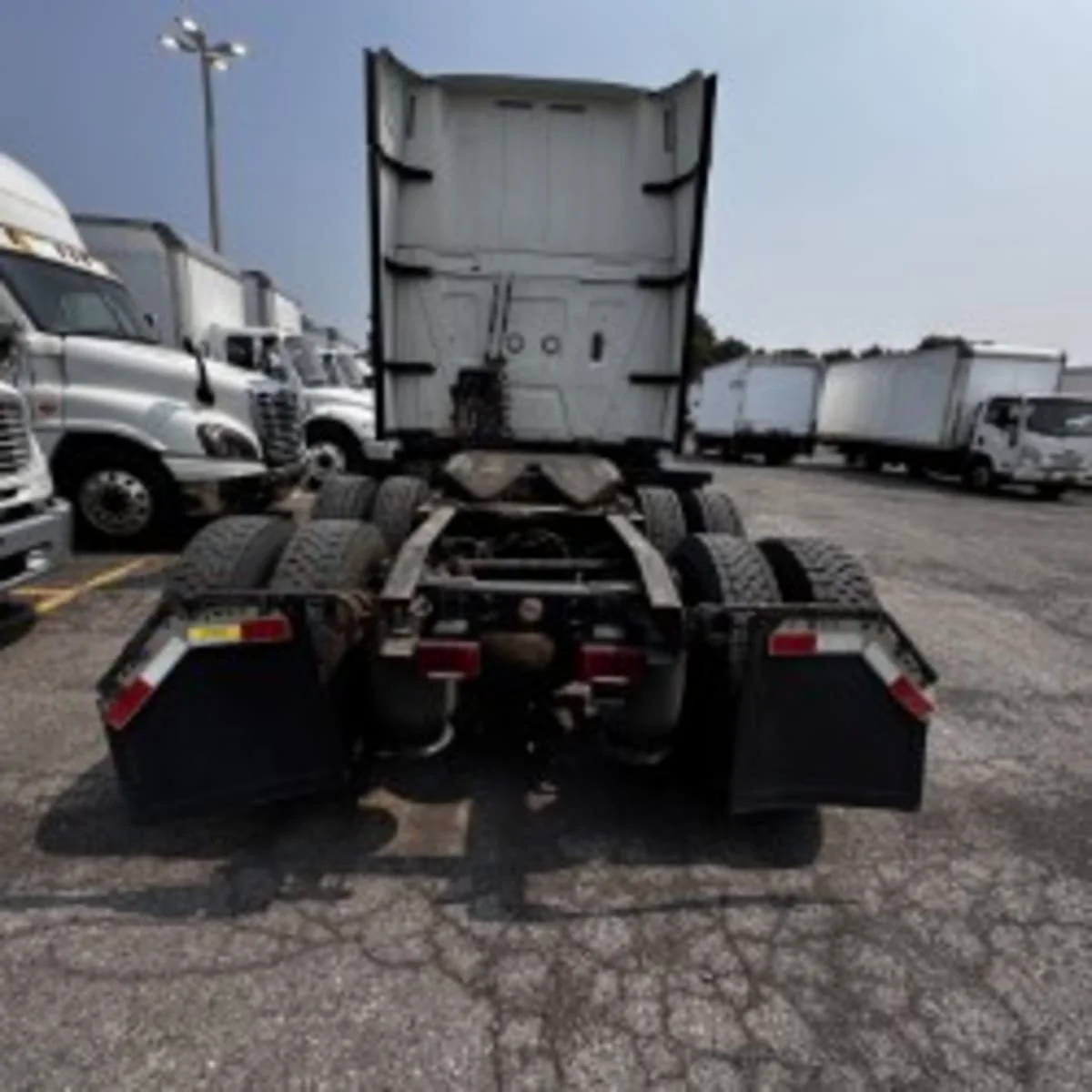 2019 International LT - image 5