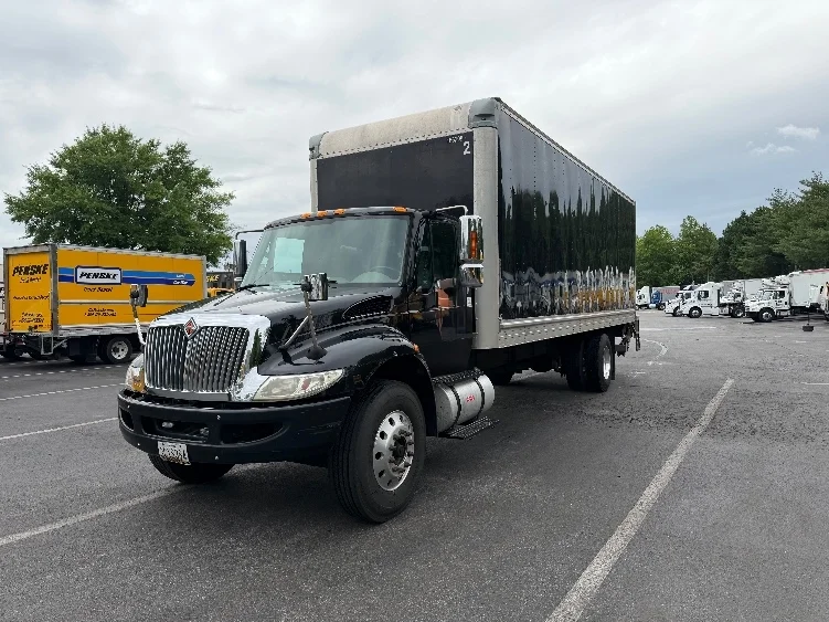 2018 International 4300 in Capitol Heights, MD — photo 3