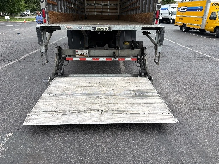 2018 International 4300 in Capitol Heights, MD — photo 9