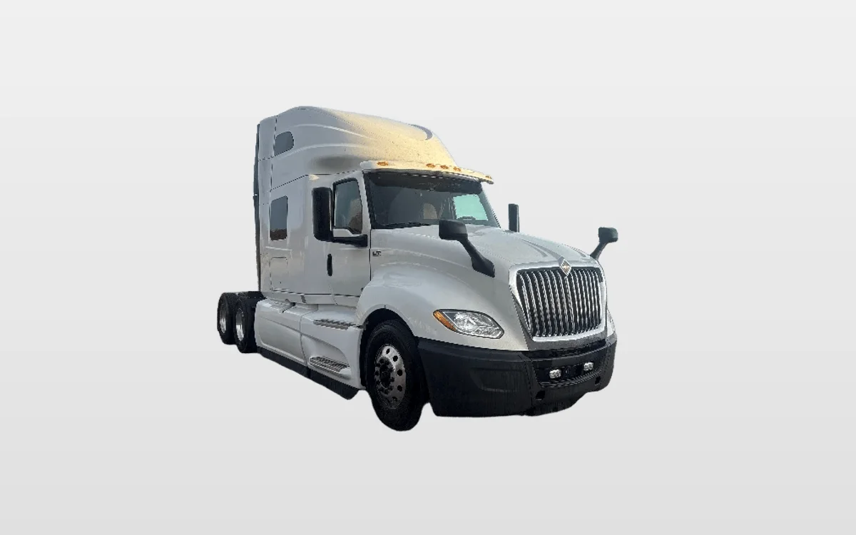 2022 International LT - image 1