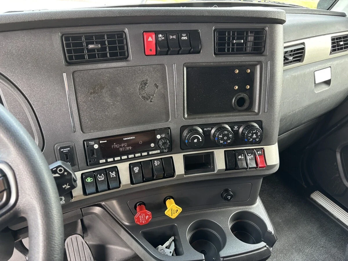 2023 Kenworth T680 — photo 11
