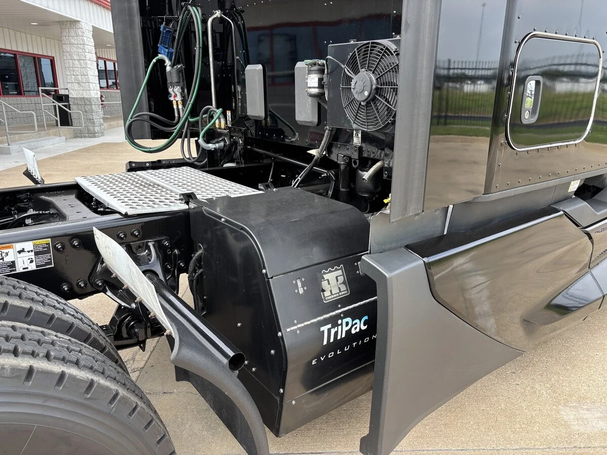 2023 Kenworth T680 — photo 6