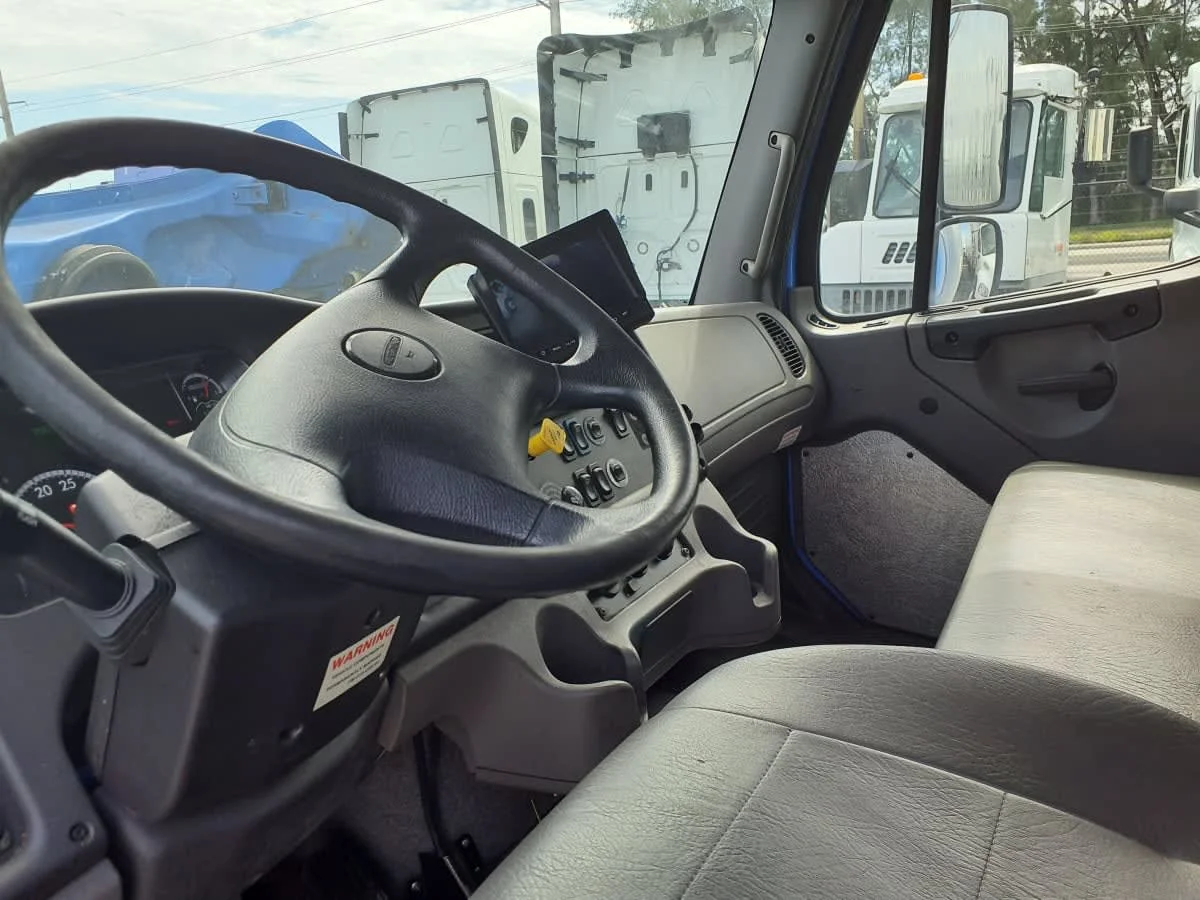 2020 Freightliner M2 106 in Miami, FL — photo 7