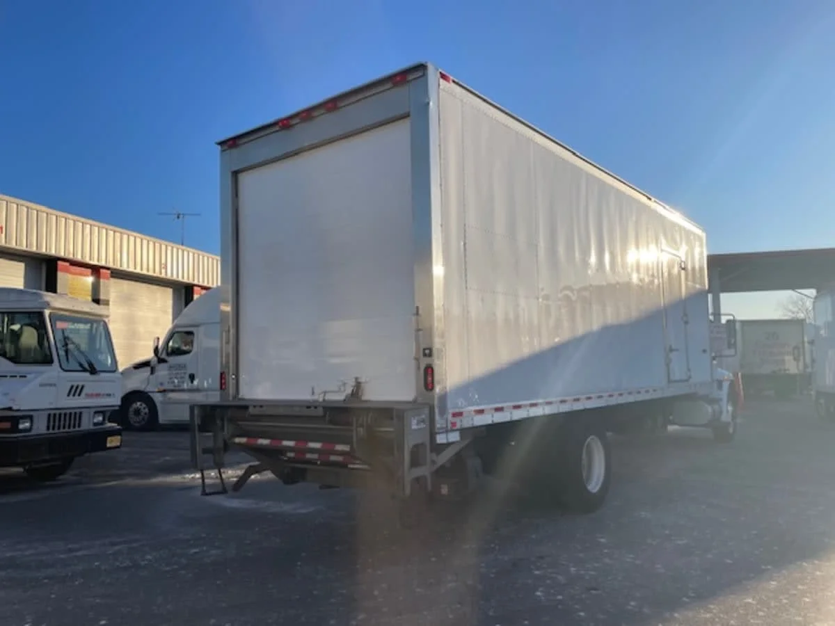 2019 International 4300 - image 4