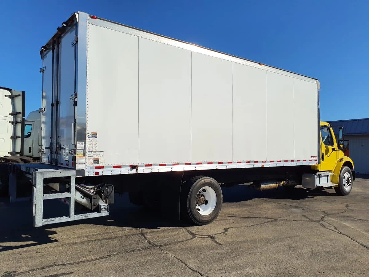 2017 Freightliner M2 106 - image 4