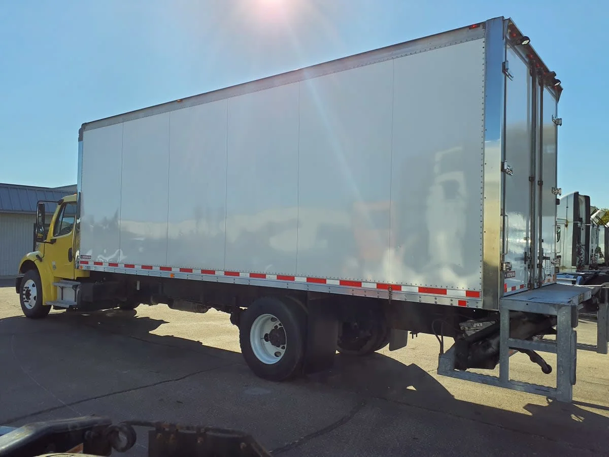 2017 Freightliner M2 106 - image 6