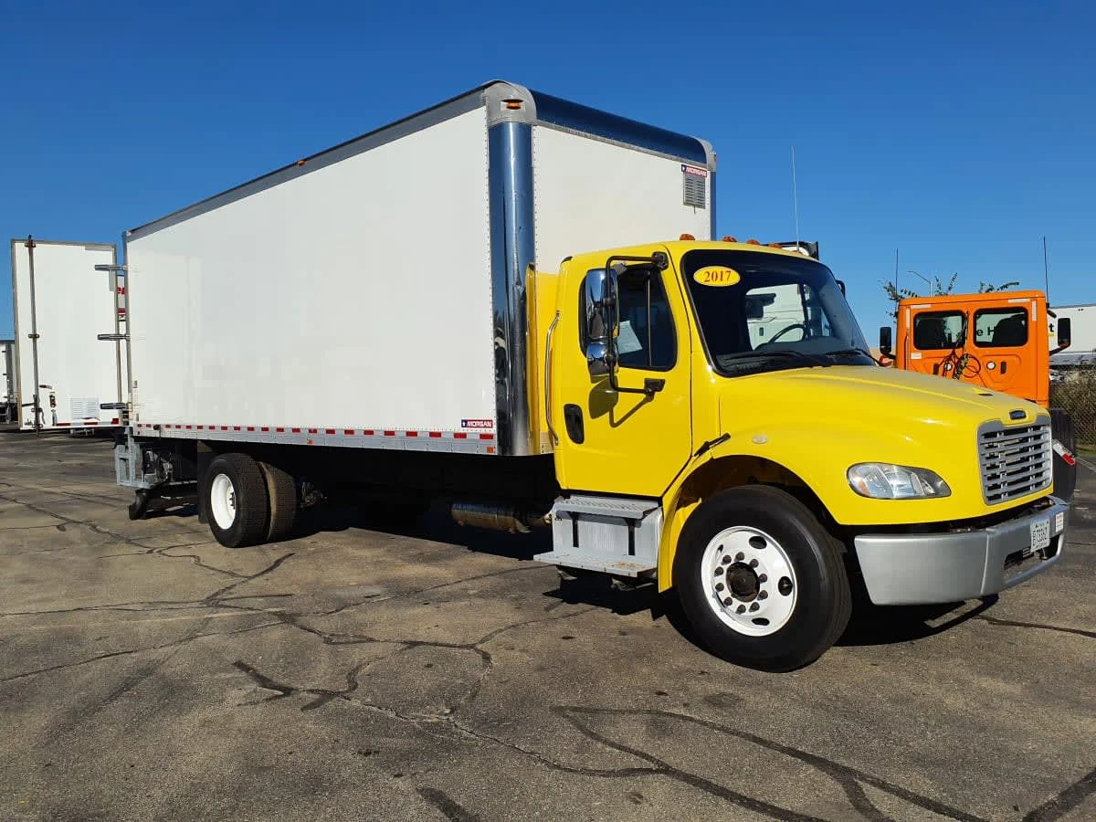 2017 Freightliner M2 106 - image 3
