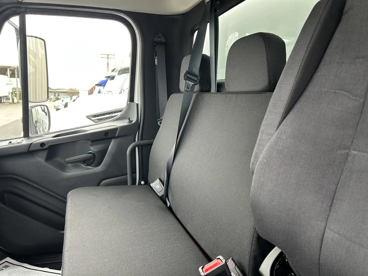 2025 Freightliner M2 106 - image 6