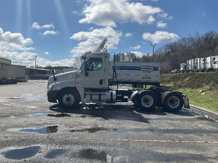 2020 Freightliner Cascadia - image 4