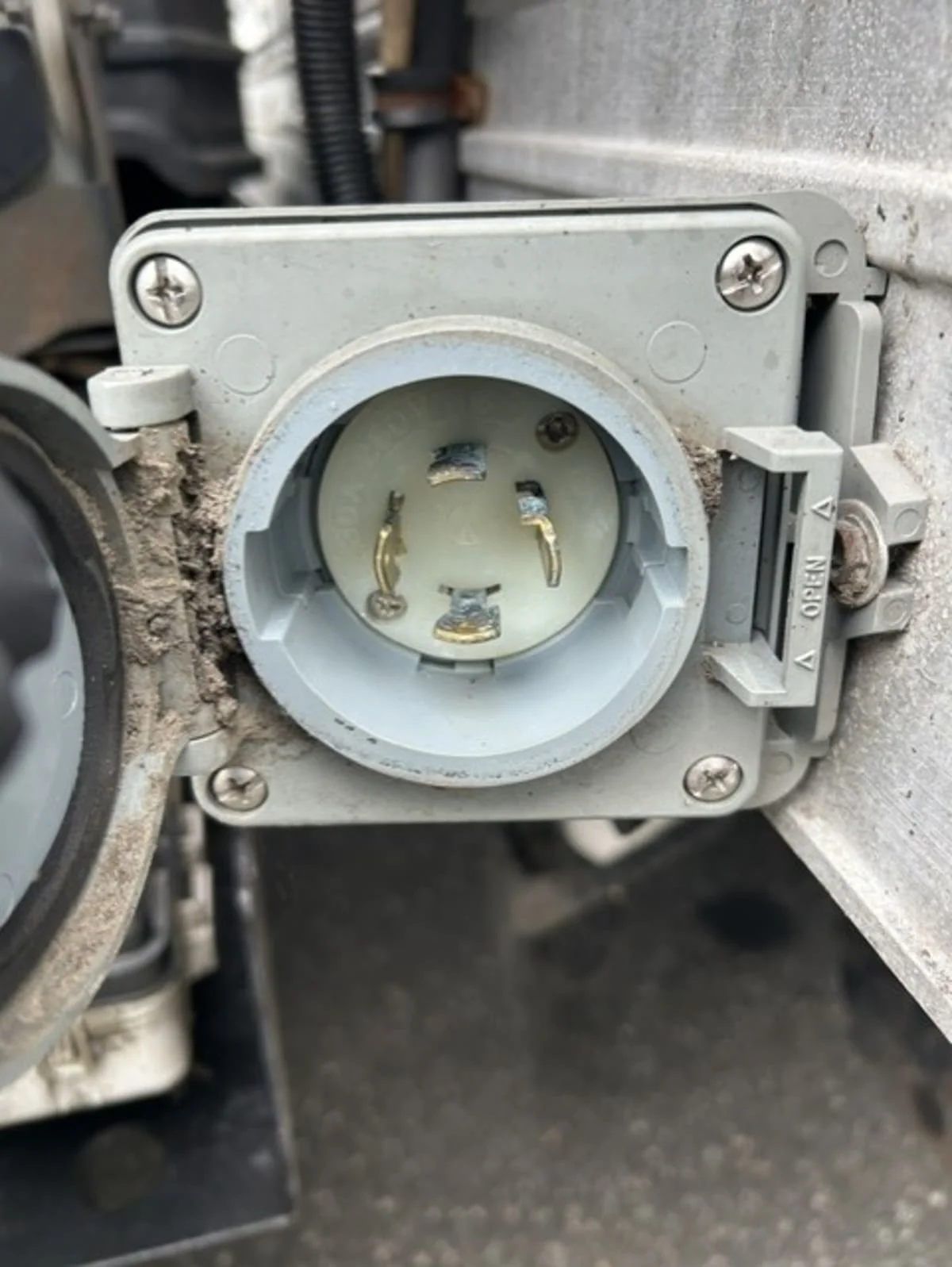 2020 Isuzu NQR in Farmingdale, NY — photo 13
