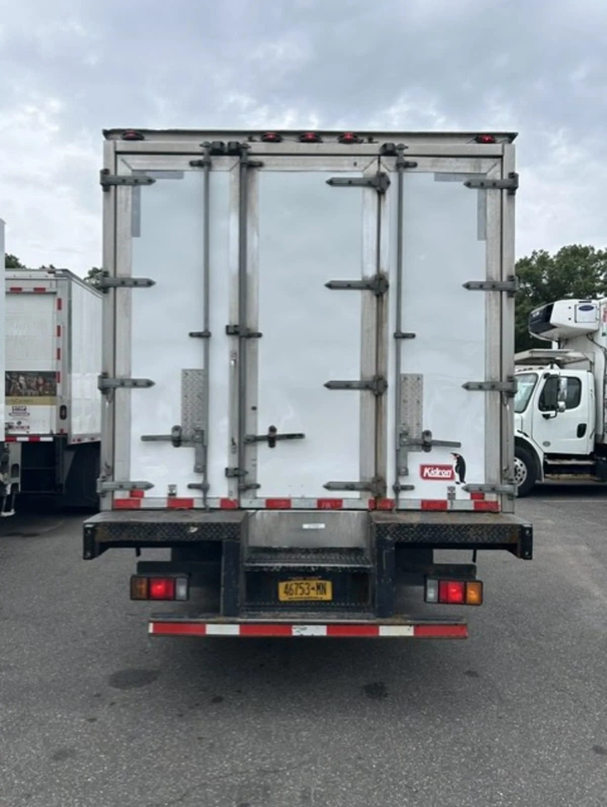 2020 Isuzu NQR in Farmingdale, NY — photo 5