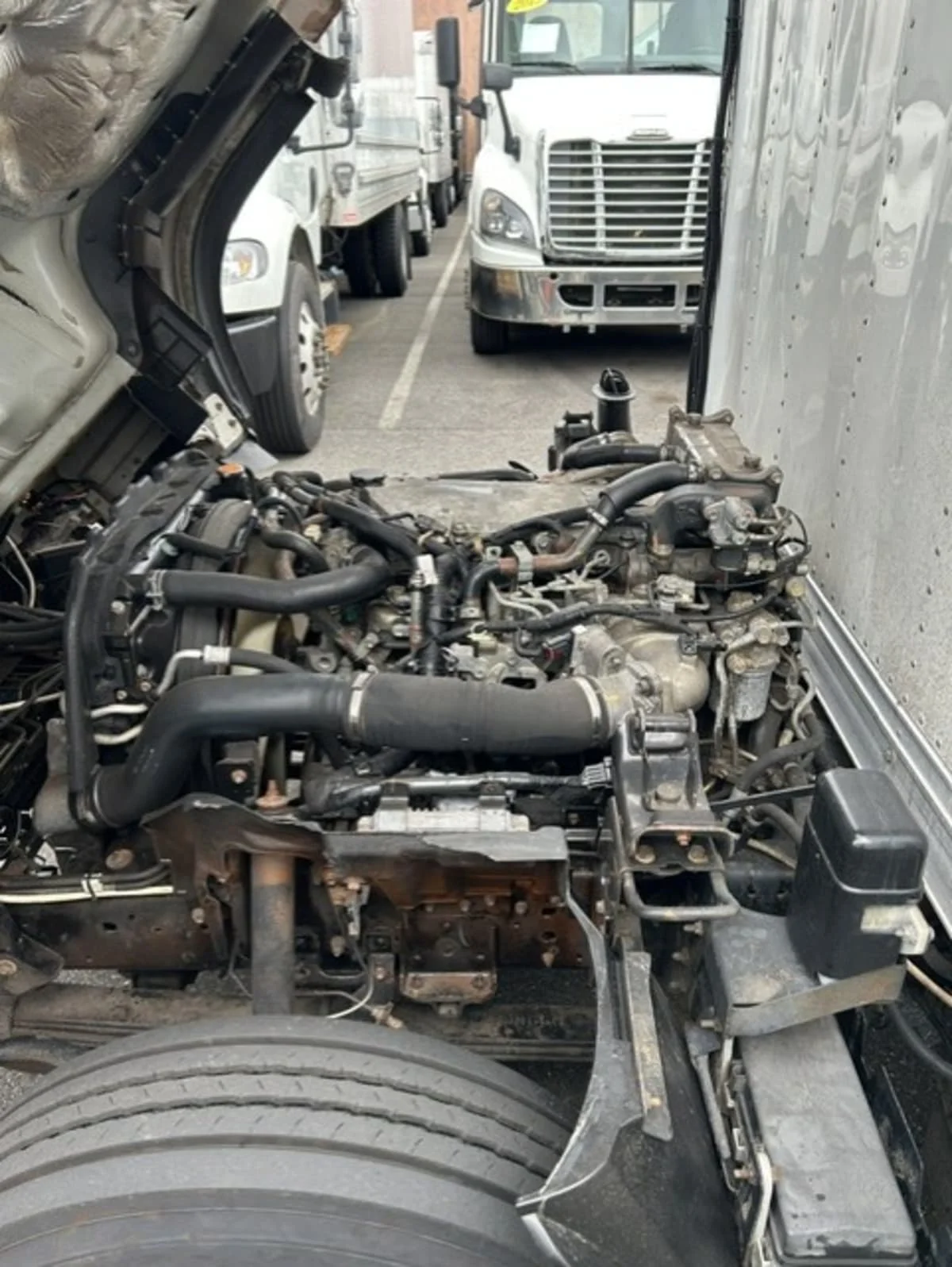 2020 Isuzu NQR in Farmingdale, NY — photo 10