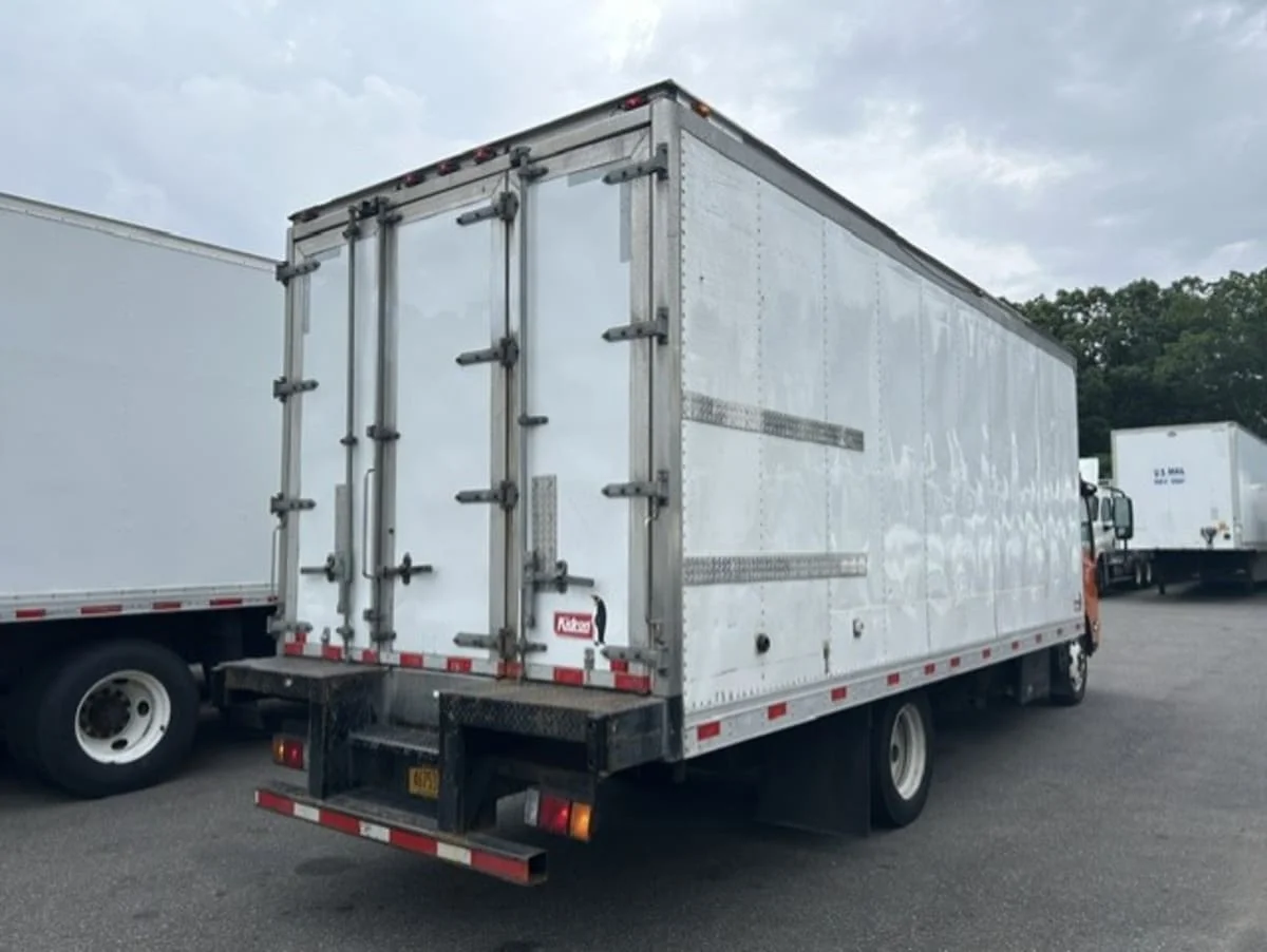 2020 Isuzu NQR in Farmingdale, NY — photo 4