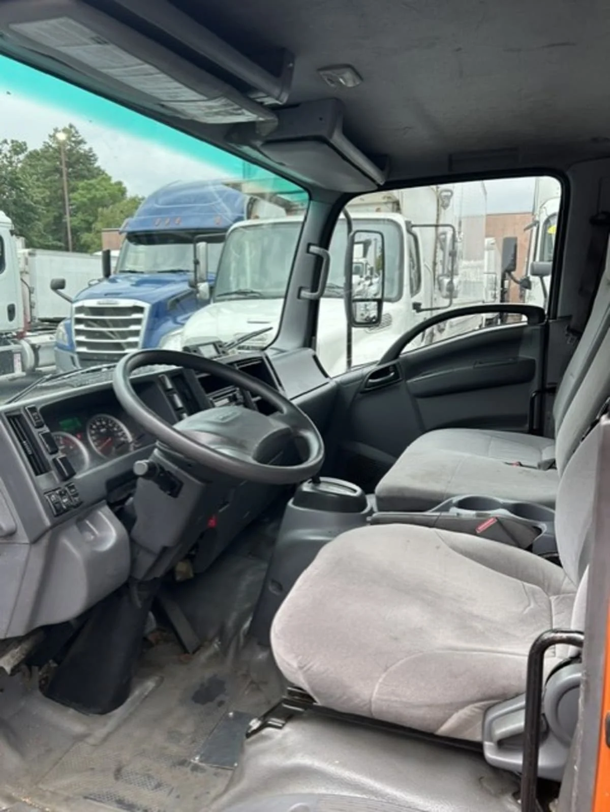 2020 Isuzu NQR in Farmingdale, NY — photo 8