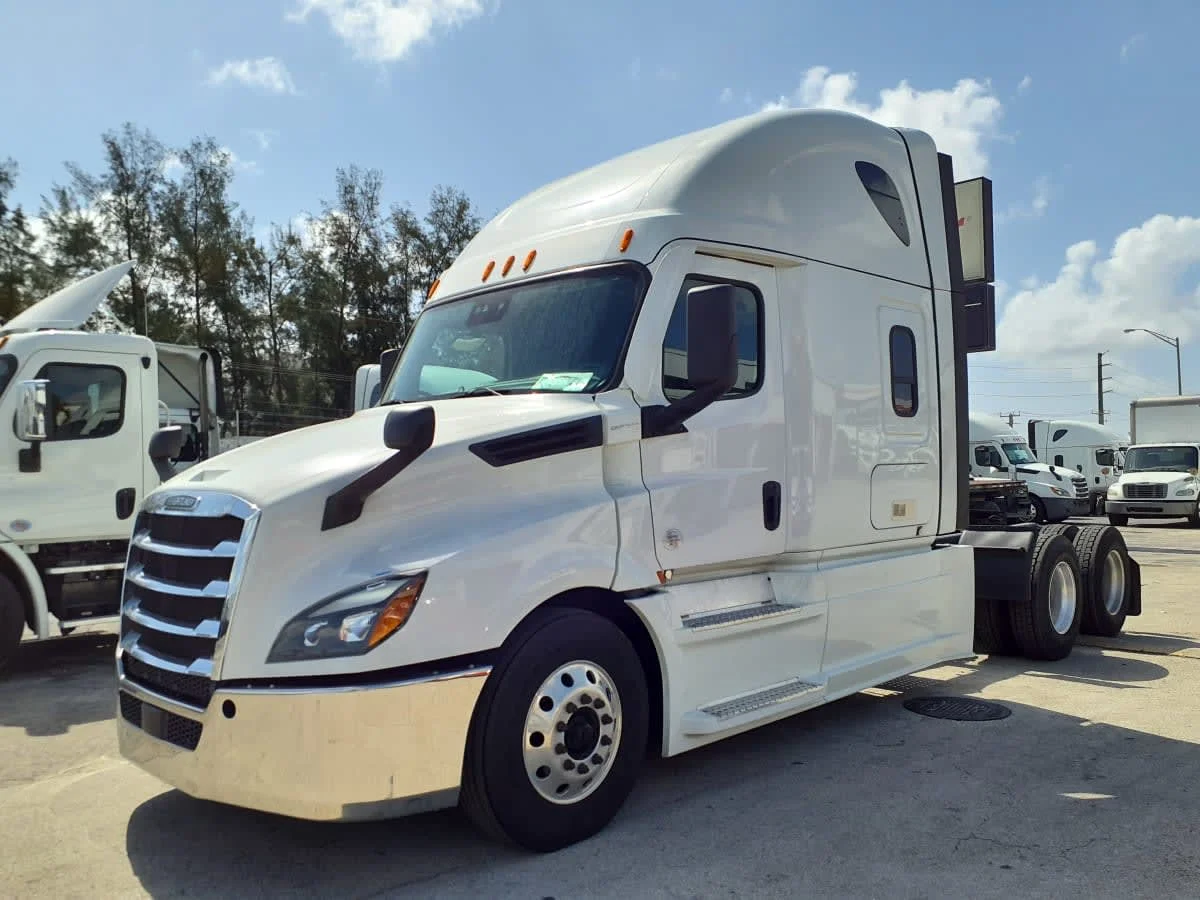 2020 Freightliner Cascadia in Miami, FL