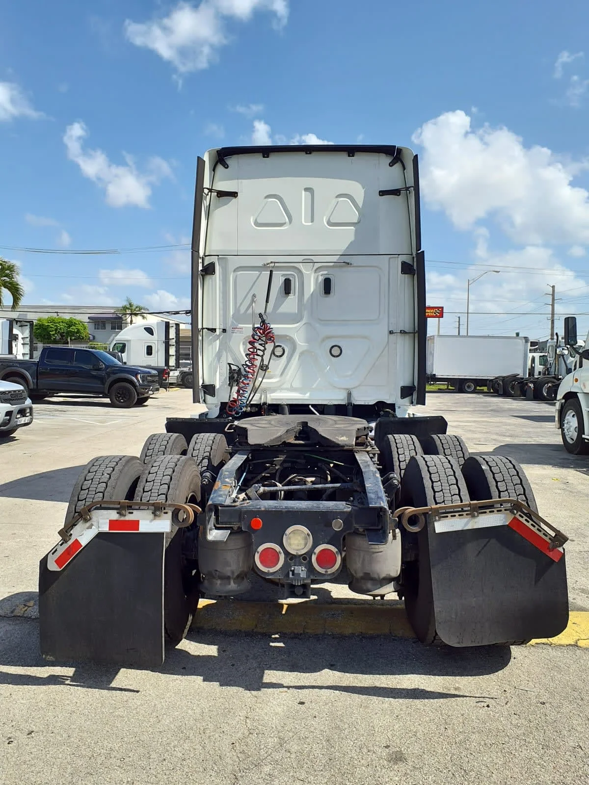 2020 Freightliner Cascadia in Miami, FL — photo 5