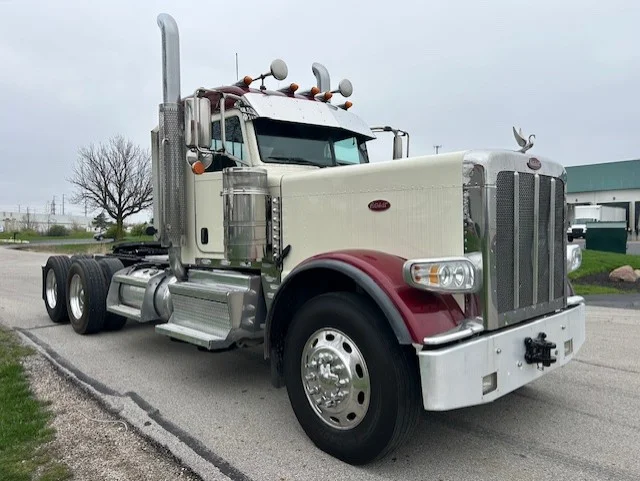 2022 Peterbilt 389 - image 3