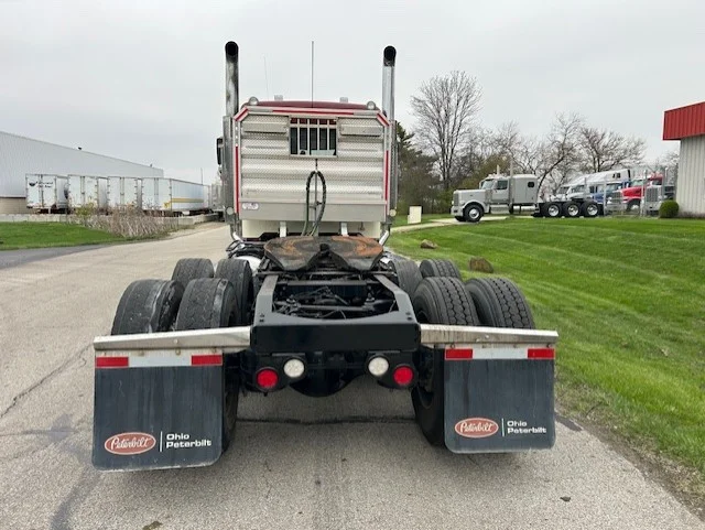 2022 Peterbilt 389 - image 5