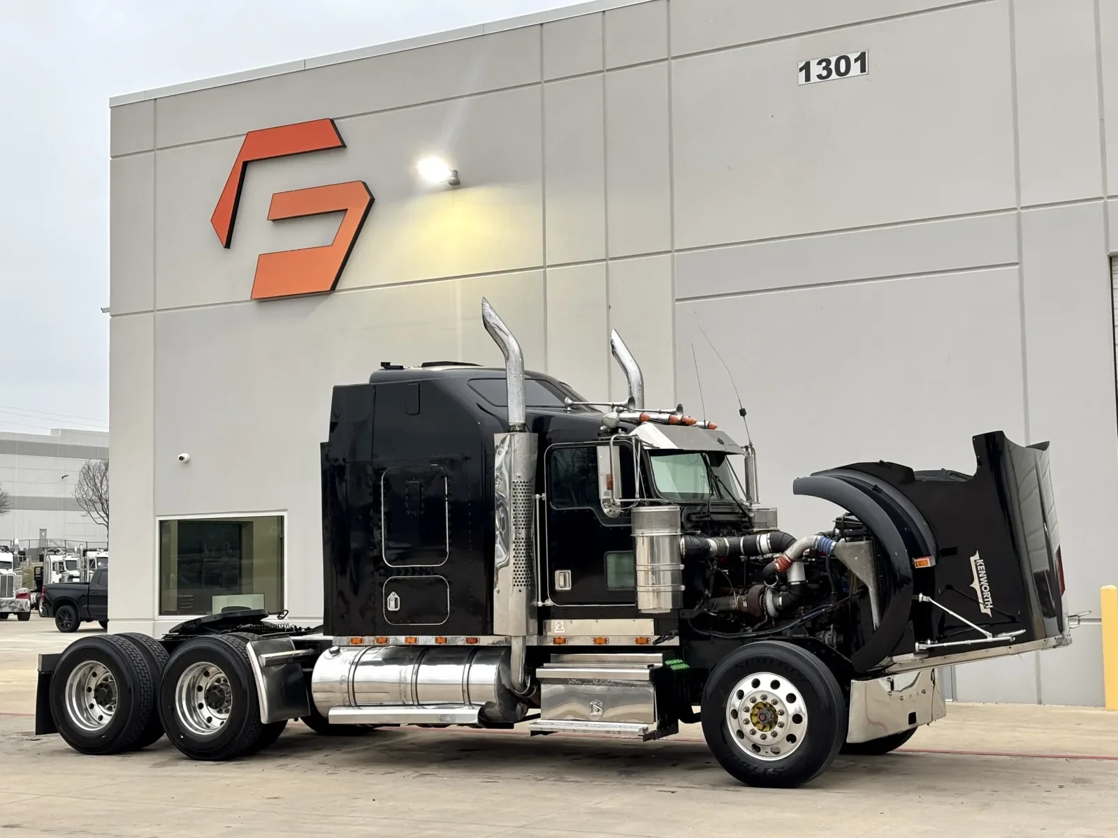 2000 Kenworth W900 - image 9