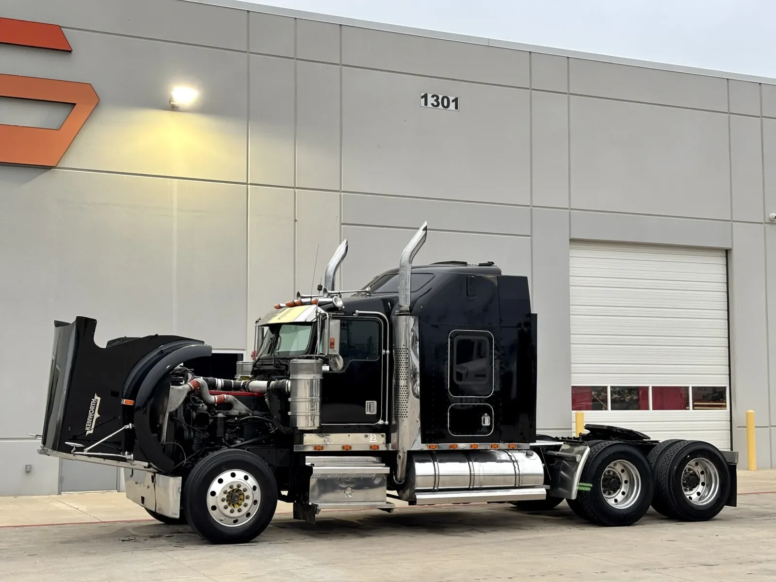 2000 Kenworth W900 - image 10