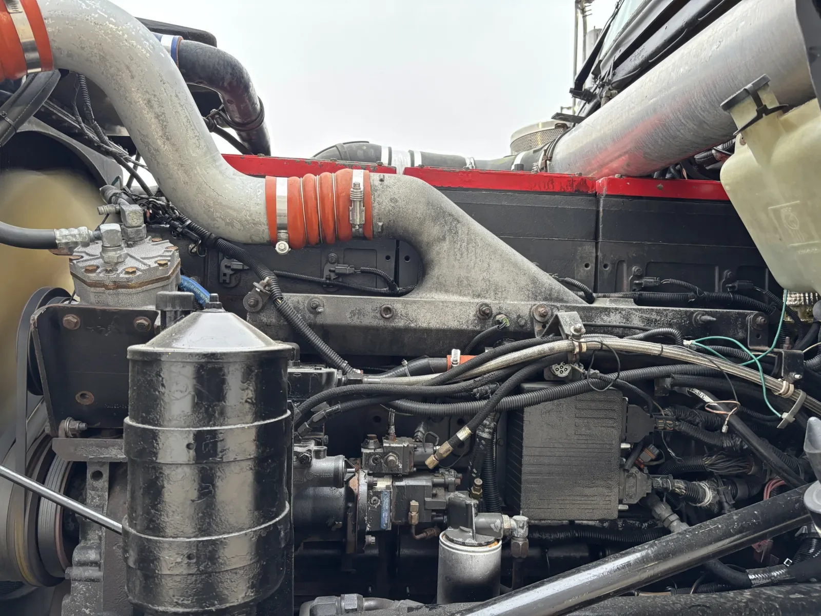 2000 Kenworth W900 - image 13