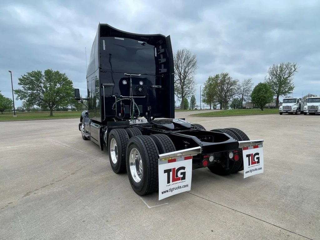2023 Peterbilt 579 in Springfield, MO — photo 3