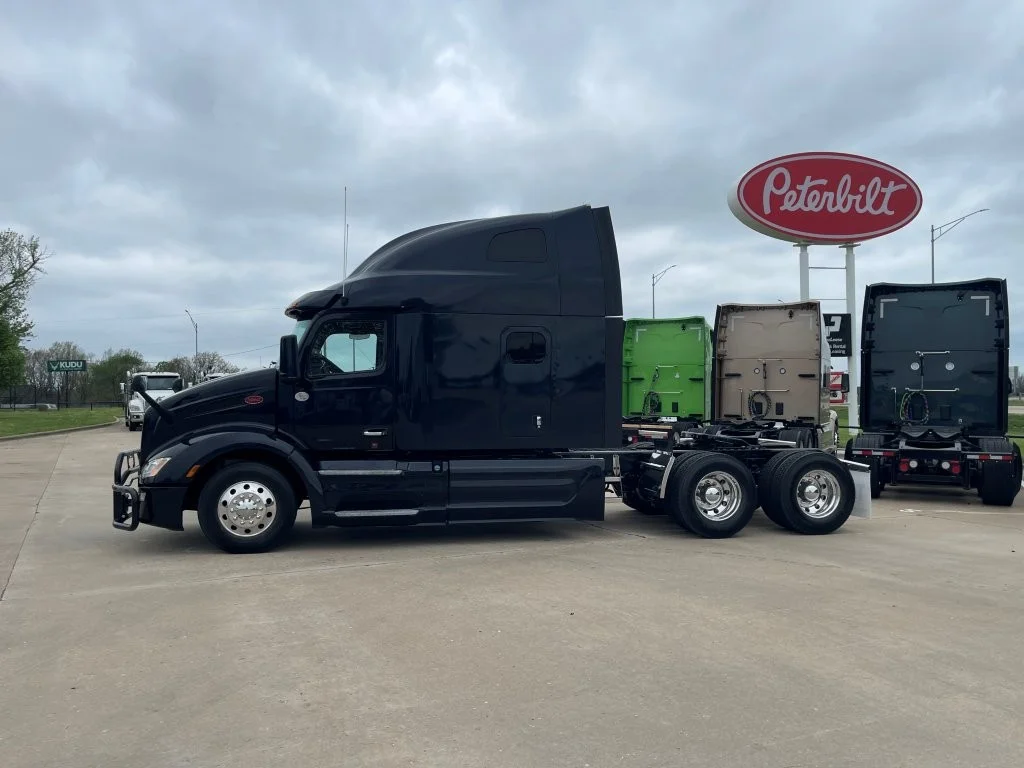 2023 Peterbilt 579 in Springfield, MO — photo 2
