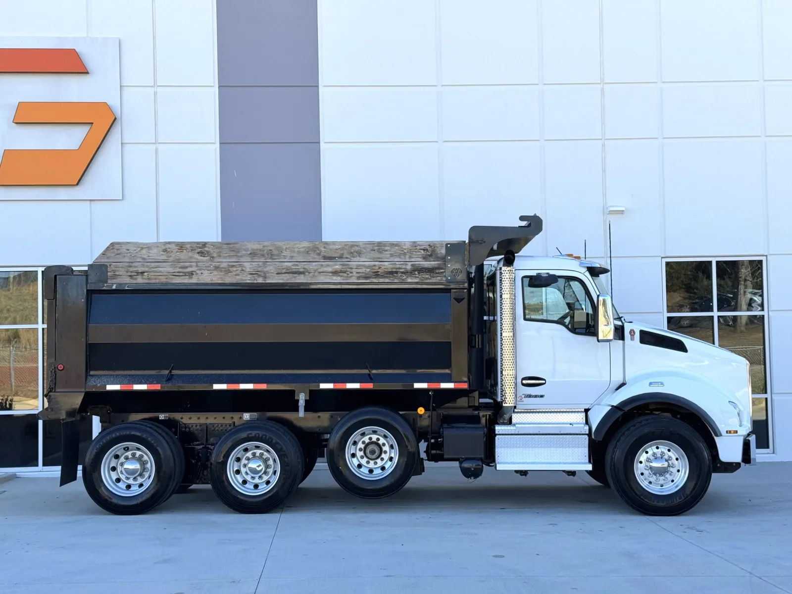 2023 Kenworth T880 - image 4