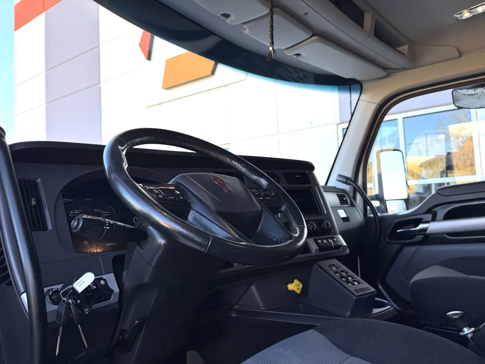 2023 Kenworth T880 in Greer, SC — photo 16